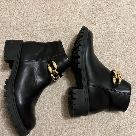 WOMENS SOLE CHAIN BASIA BLACK ANKLE BOOT 🥾 - Picture 6 of 8